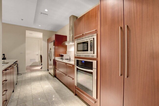 Building Photo - 4471 Dean Martin Dr
