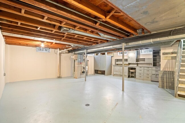 Building Photo - 17133 Delaware Ave