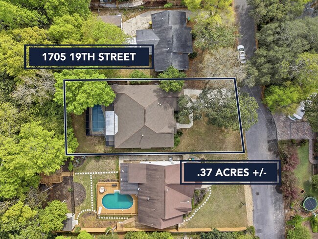 Building Photo - 1705 19th St