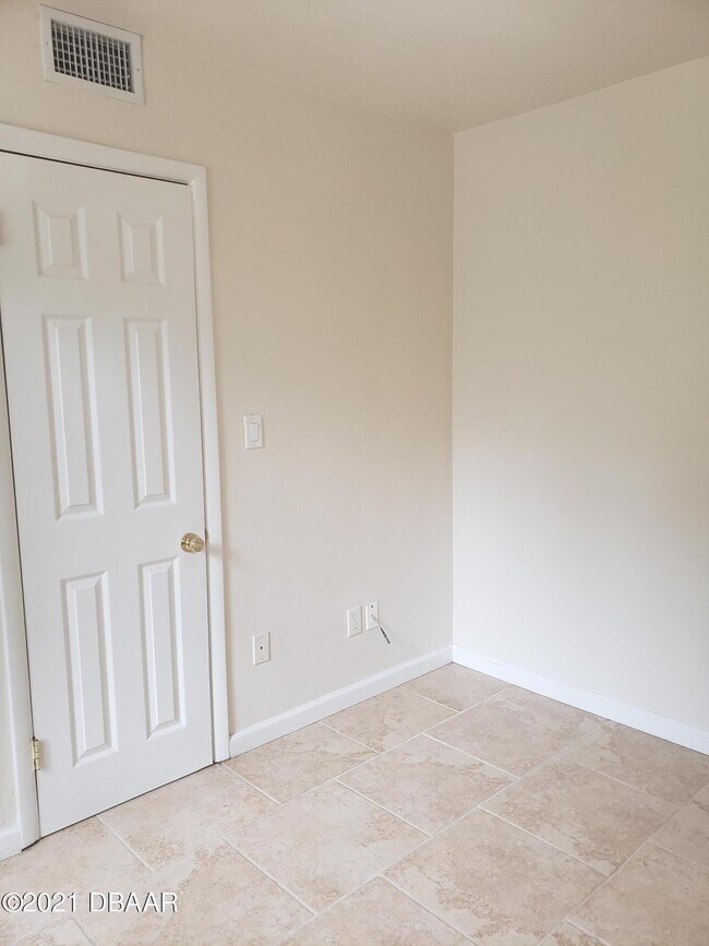 Building Photo - 135 Highland Ave