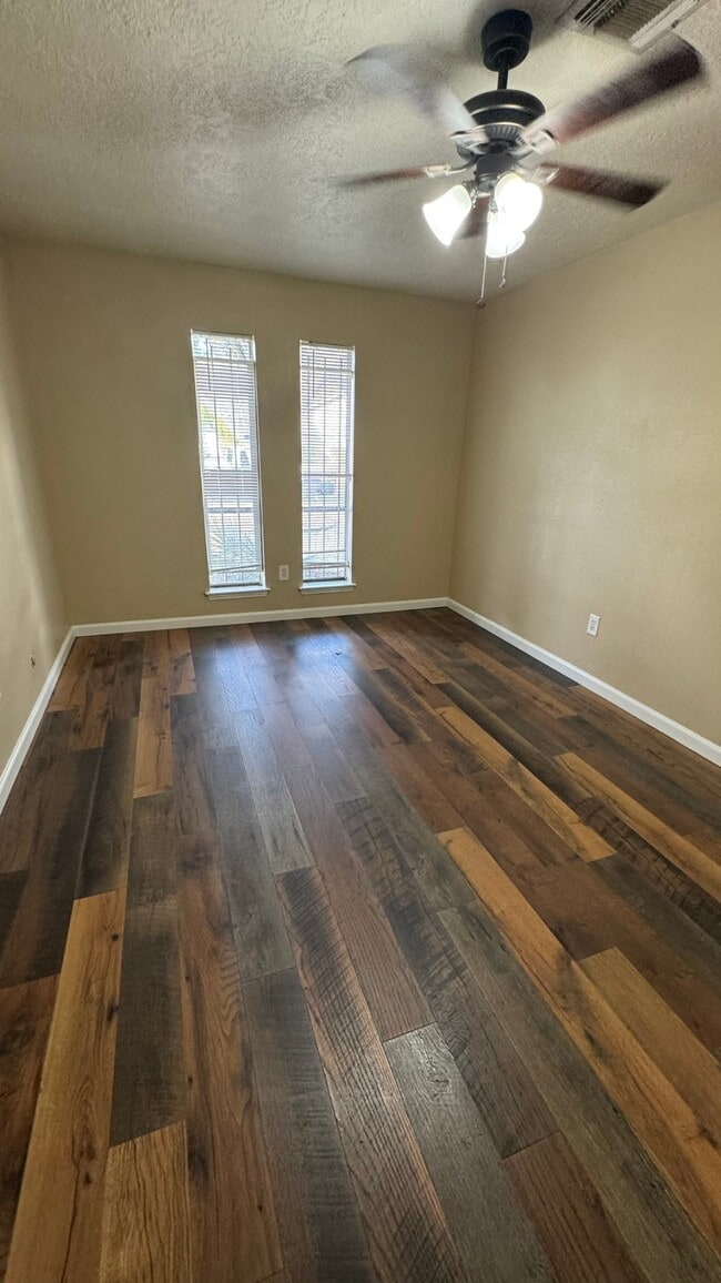 Building Photo - 9207 Portal Dr