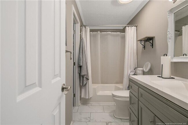 Building Photo - 2 Bedrooms 2 Bathrooms Condo