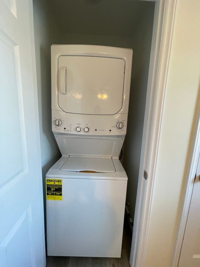 Building Photo - 102-106 N. Maple St.