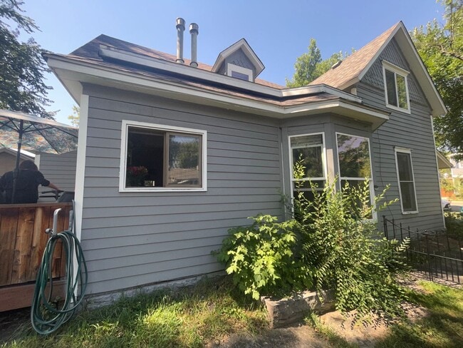 Building Photo - Great Duplex Unit Near Downtown Loveland