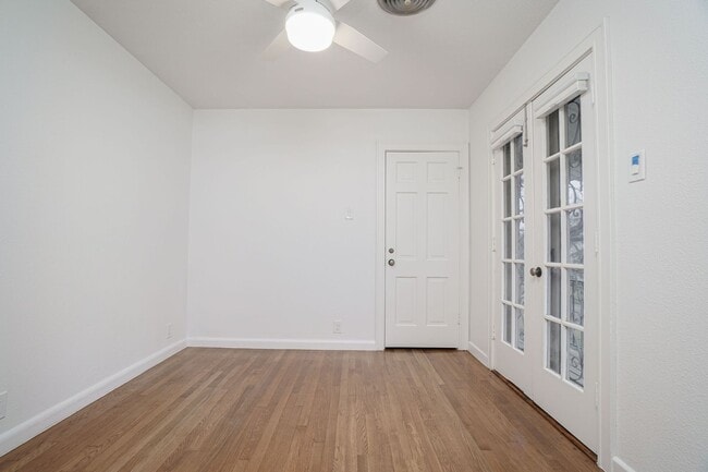 Building Photo - Luxury 4-Bedroom Home with 3,400+ Sq Ft in Prime San Antonio Location