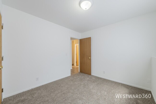 Building Photo - 915 Spiros Ct
