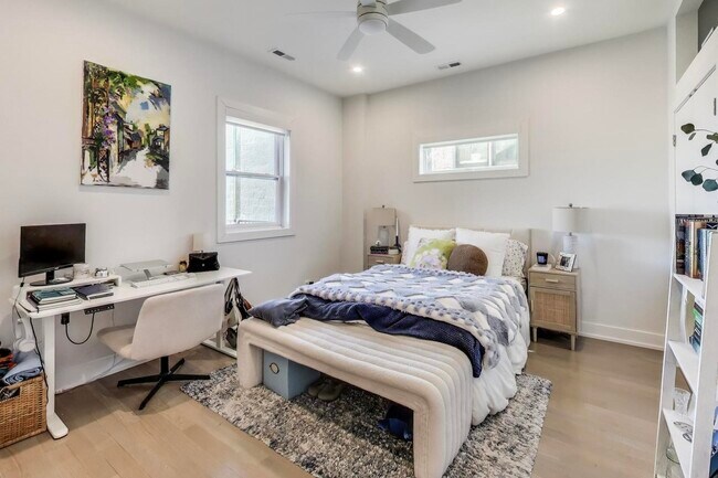 Building Photo - 1534 W Fullerton Ave