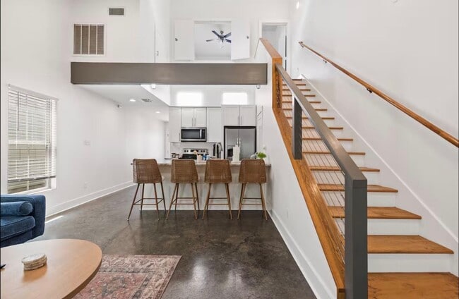 Building Photo - FOR RENT in LAFAYETTE!