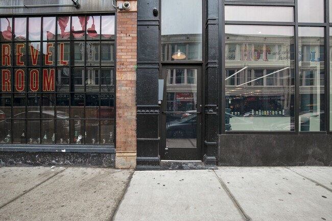 Building Photo - 1570 N Milwaukee Ave
