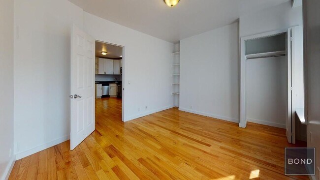 Building Photo - 401 E 78th St