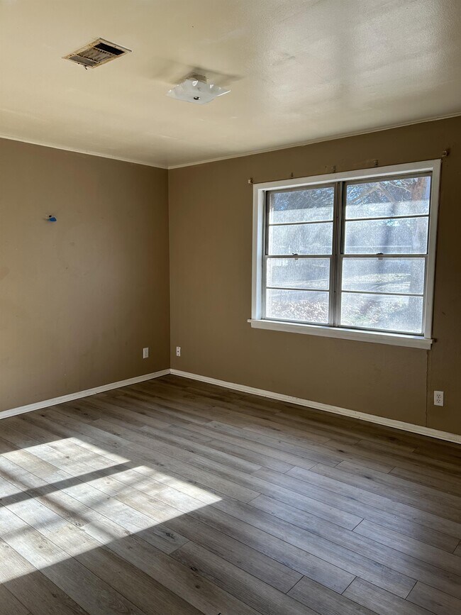 Building Photo - 2707 Fort Miro Ave