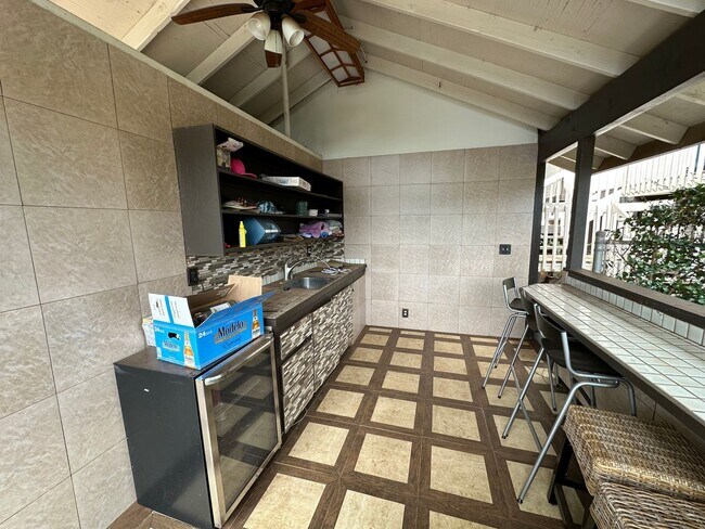 Building Photo - 3305 Kehala Dr