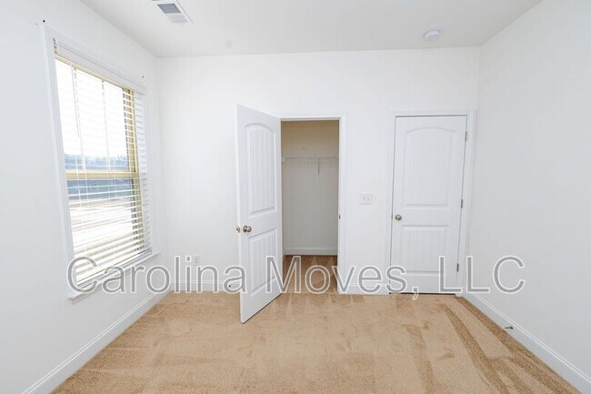 Building Photo - 210 Royal Hill Ln