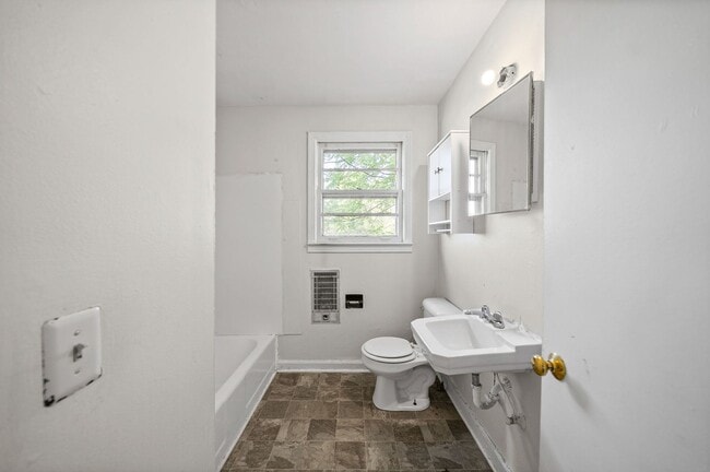 Building Photo - 3 Bedroom Home For Rent Near Lowes On Madison Street!