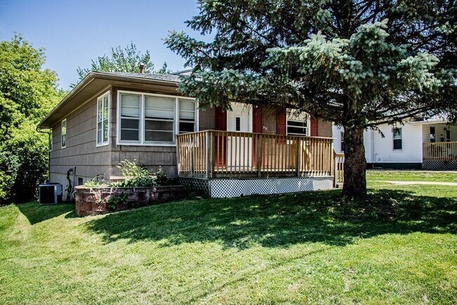 Primary Photo - 713 S Streeter St