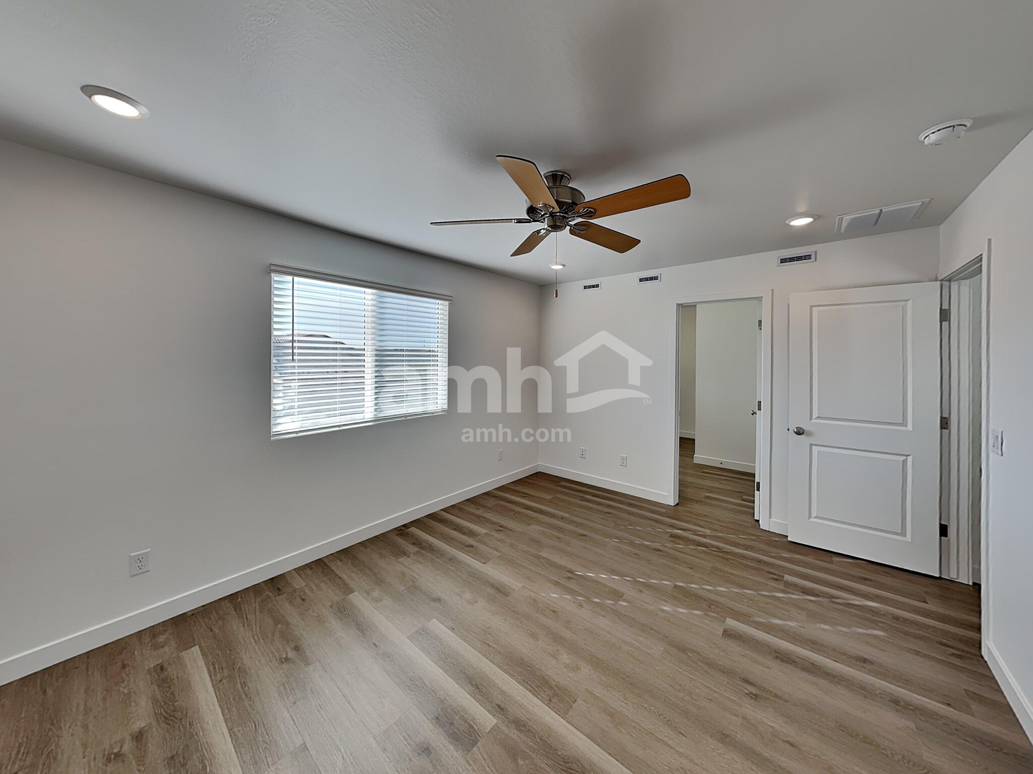 Building Photo - 20177 W Thomas Rd