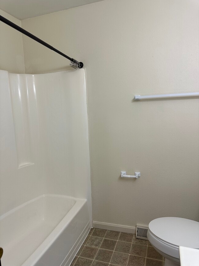 Building Photo - Two bedroom Townhouse off Lewis Ave near Alexis Rd.