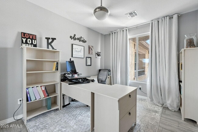 Building Photo - 2425 W Bronco Butte Trl