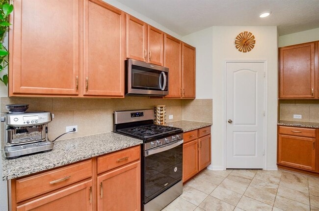 Building Photo - 3808 Canterbury Park Dr