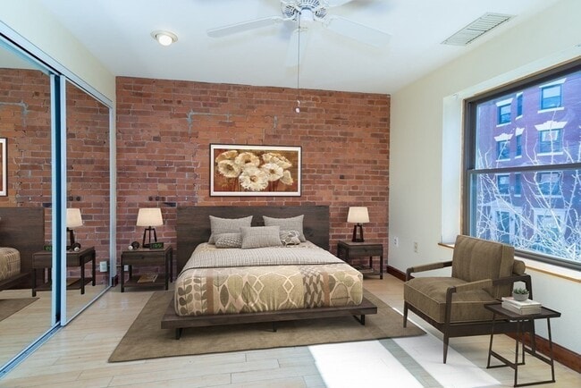 Building Photo - 103 Gainsborough St