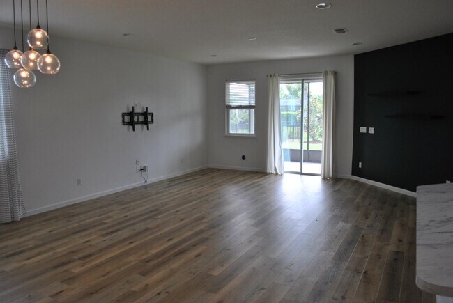 Building Photo - 612 Champion Ridge Dr