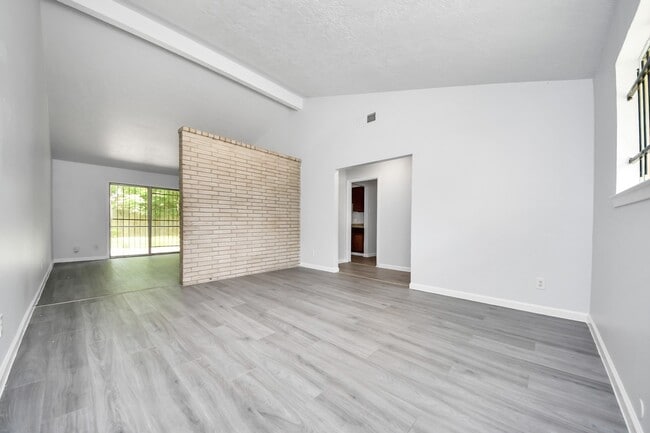 Building Photo - 4710 Lotus St