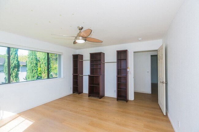 Building Photo - Beautiful 4 bedroom /2.5 bath in Royal Kunia