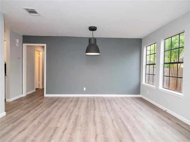 Building Photo - 1200 Hyridge St