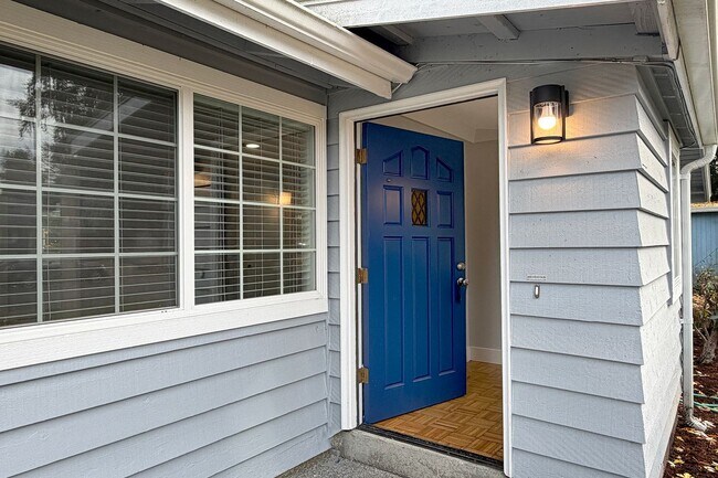 Building Photo - 3Bd/1.5Ba Bellevue House