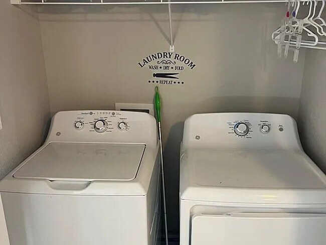 Building Photo - 5492 Hammond Dr