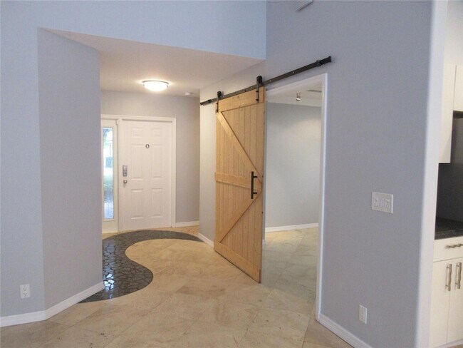 Building Photo - 4955 SW 35th Terrace