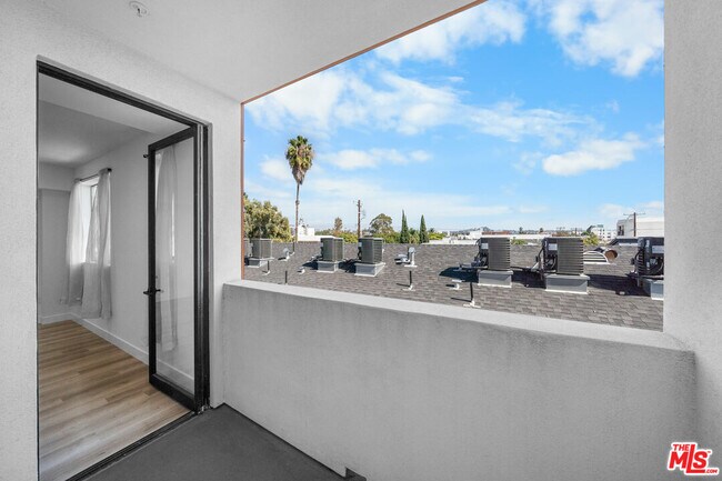 Building Photo - 5612 Lexington Ave