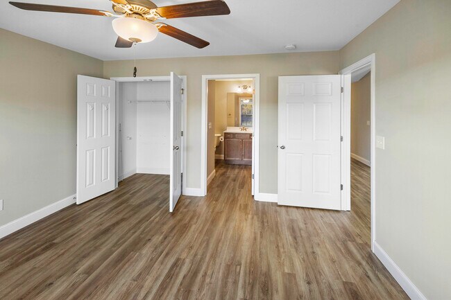 Building Photo - 5363 Dover Springs Way