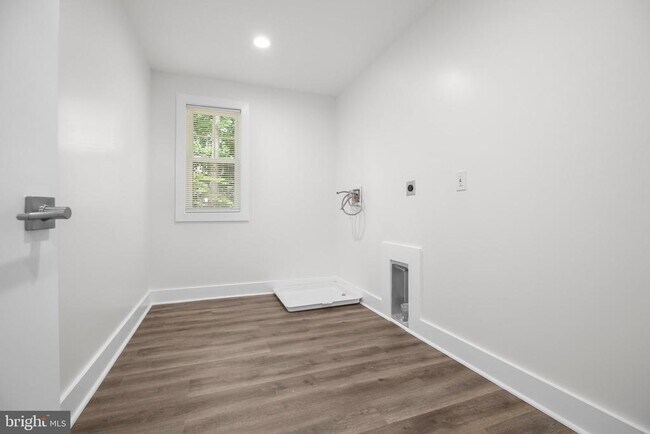 Building Photo - 10302 Laurel Ridge Way