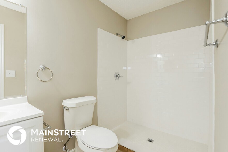 Building Photo - 1852 Manitoba Ct N