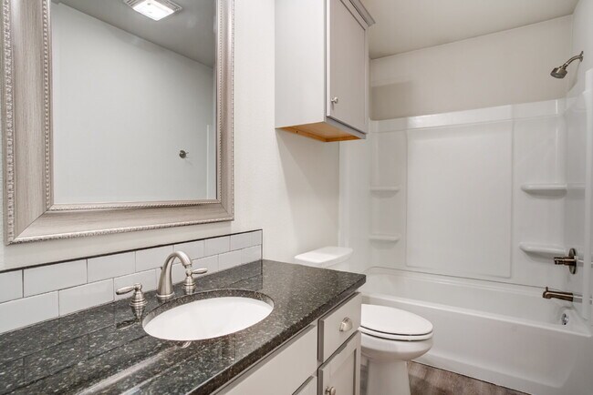 Building Photo - Modern townhome in South Lubbock