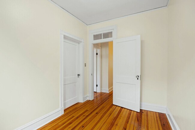 Building Photo - 3 Bedroom Home off of Patterson Ave **Avai...