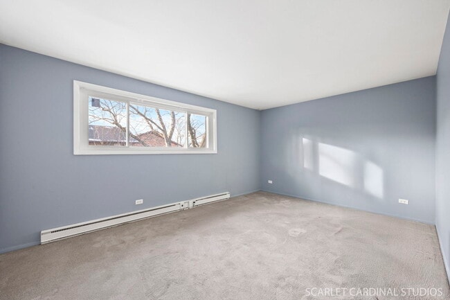 Building Photo - 1S213 Holyoke Ln