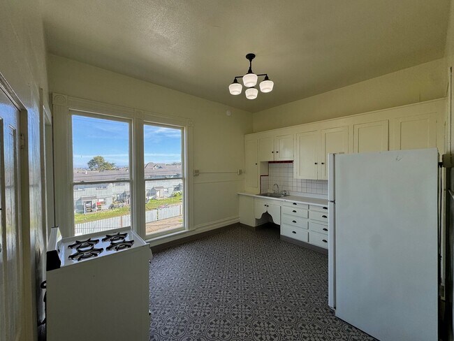 Building Photo - 14th &amp; B