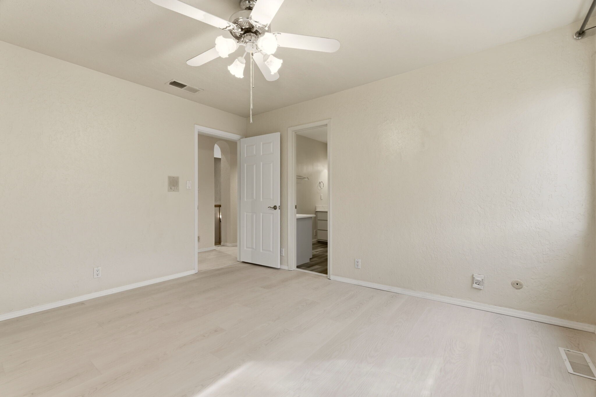 Building Photo - 9706 Tanoan Dr NE