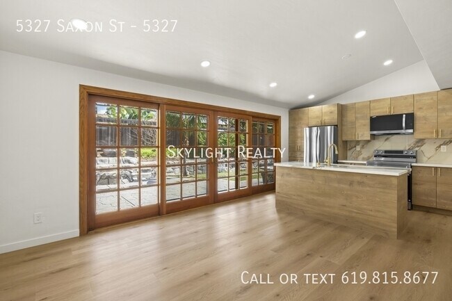 Building Photo - 5327 Saxon St