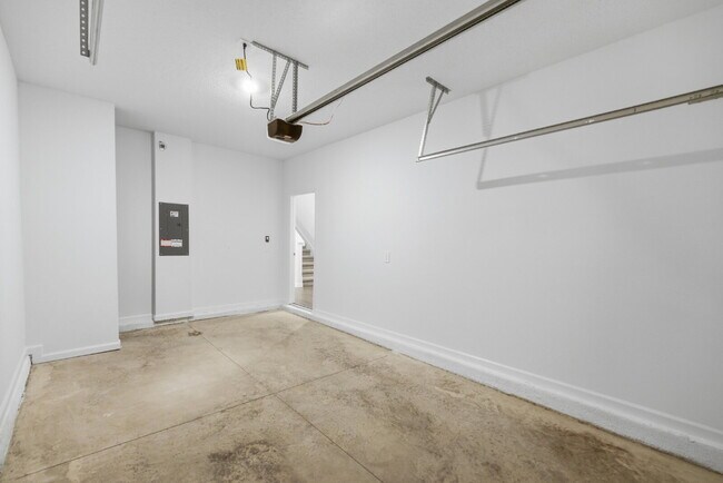 Building Photo - **Move-in Special no application fees** –NEW  Beautiful Move-In Ready Home in Ocala!INTERNET INCL...