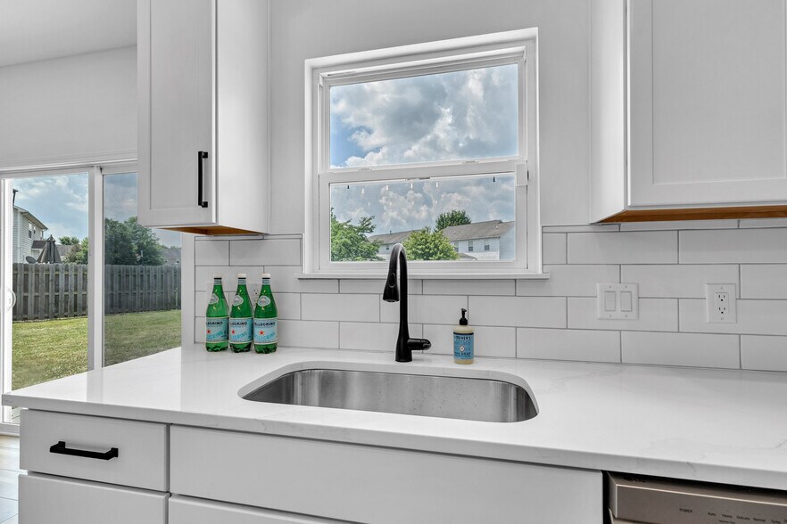 Building Photo - 9724 Brooks Dr