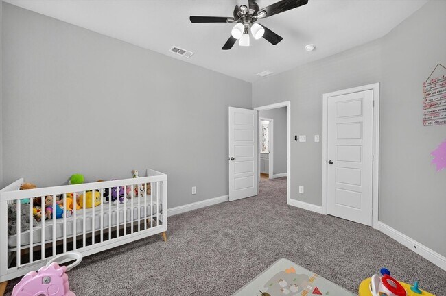 Building Photo - 12991 Vinson Dr