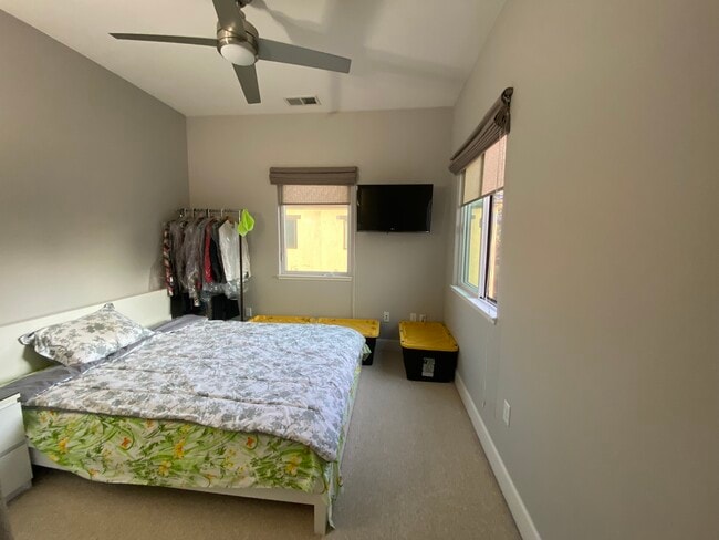 Building Photo - 423 Willow Glen Ct