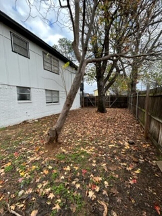 Building Photo - 400 Donnell Dr