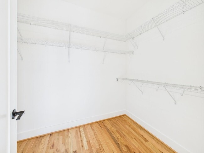 Building Photo - 907 Bainbridge St