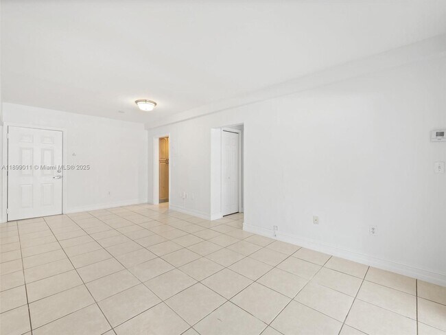 Building Photo - 290 Sunrise Dr