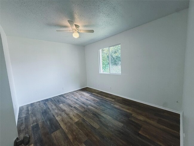 Building Photo - 9906 Hundred Oaks Cir