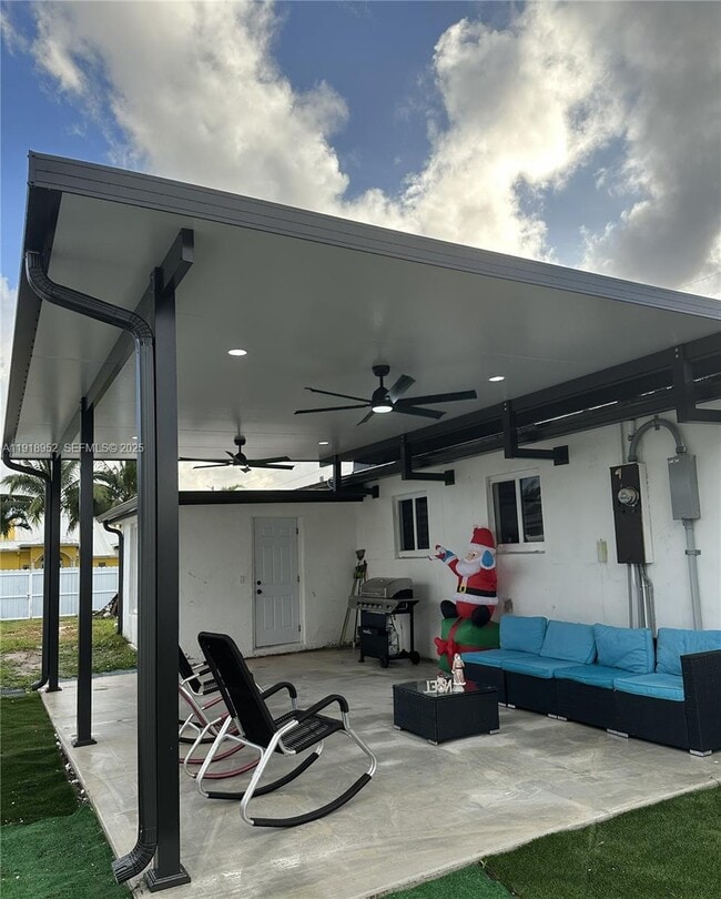 Building Photo - 850 SW 31st Ave